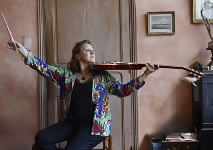 Muriel Erdödy — bras ouverts